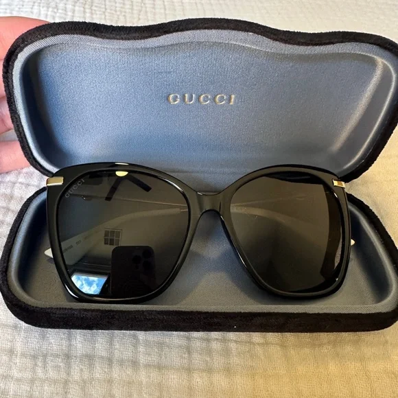 Gucci Black Sunglasses - Picture 1 of 8